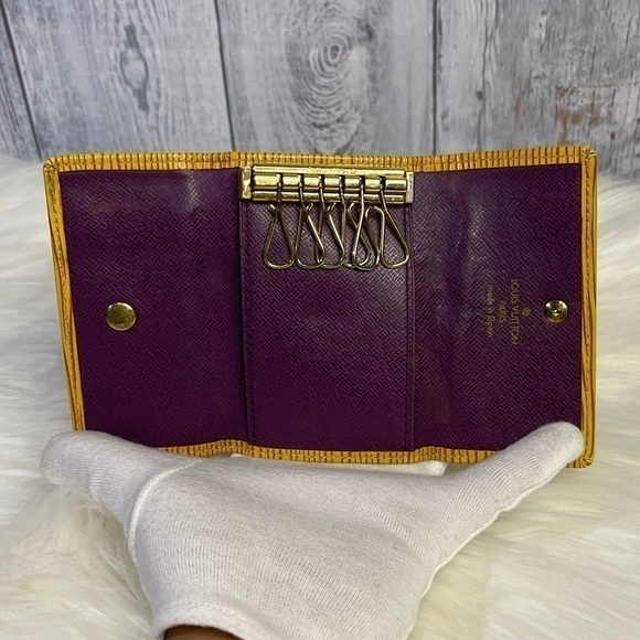 LOUIS VUITTON epi leather 6 key holder in mustard - Picture 8 of 15